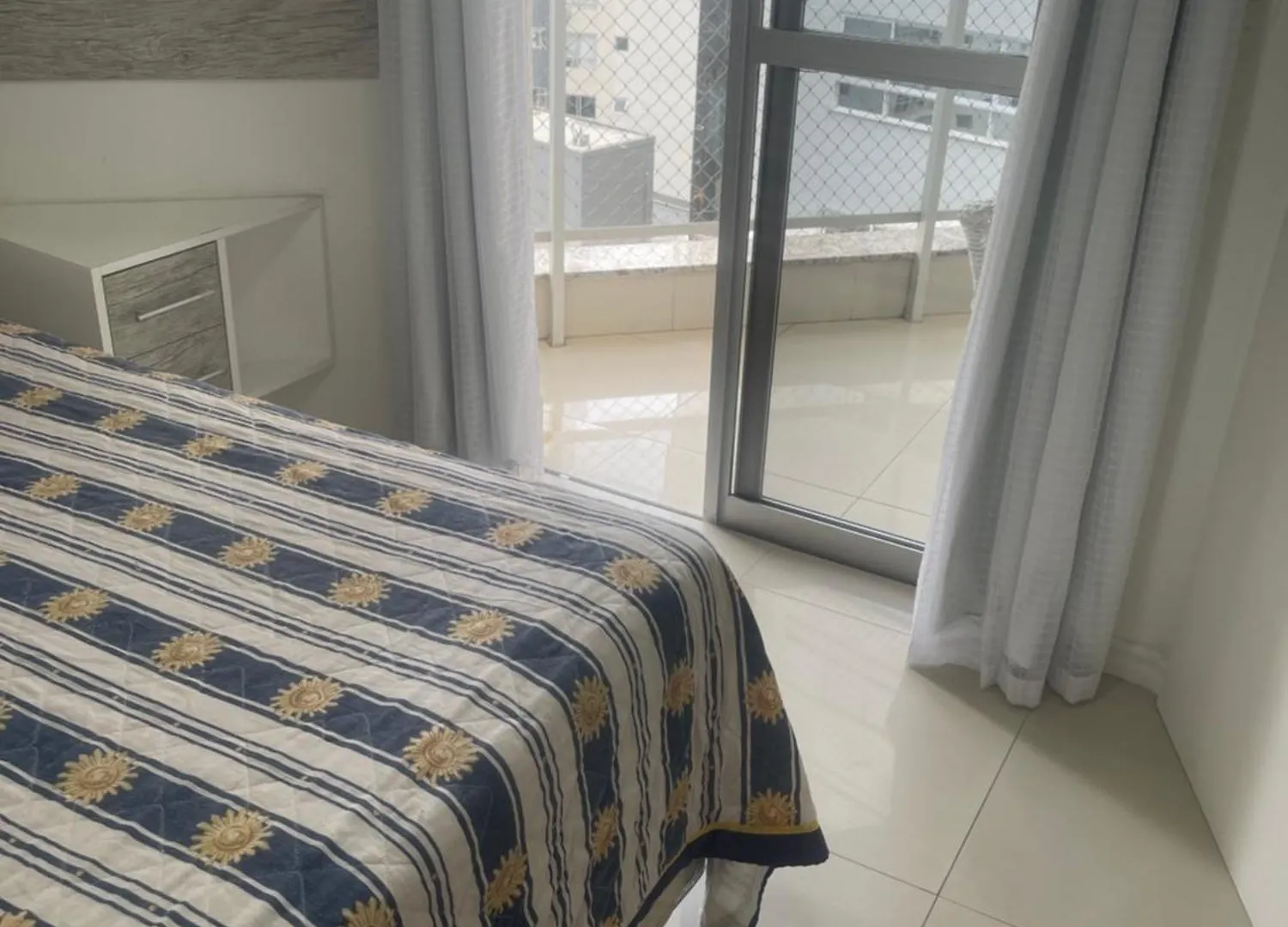 Ap De Fundos Em Condominio Beira Mar Com Garagem, Wifi E Tv A Cabo Balneário Camboriú Apartamento