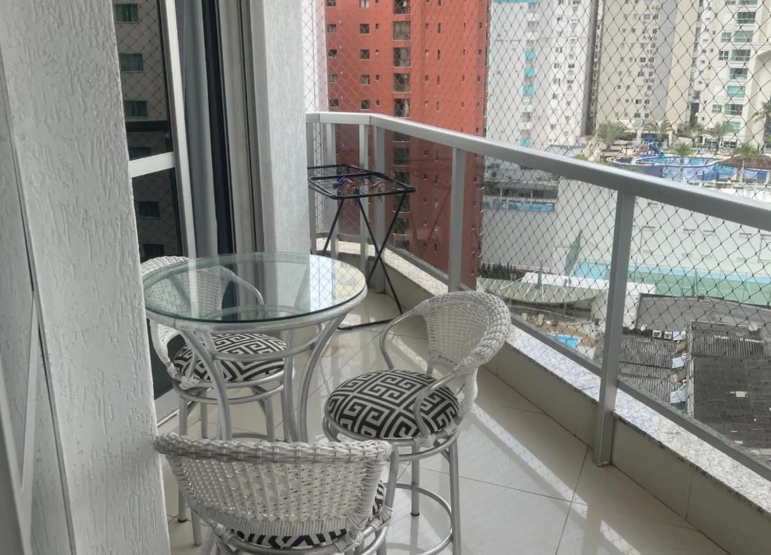 Apartamento Ap De Fundos Em Condominio Beira Mar Com Garagem, Wifi E Tv A Cabo Balneário Camboriú