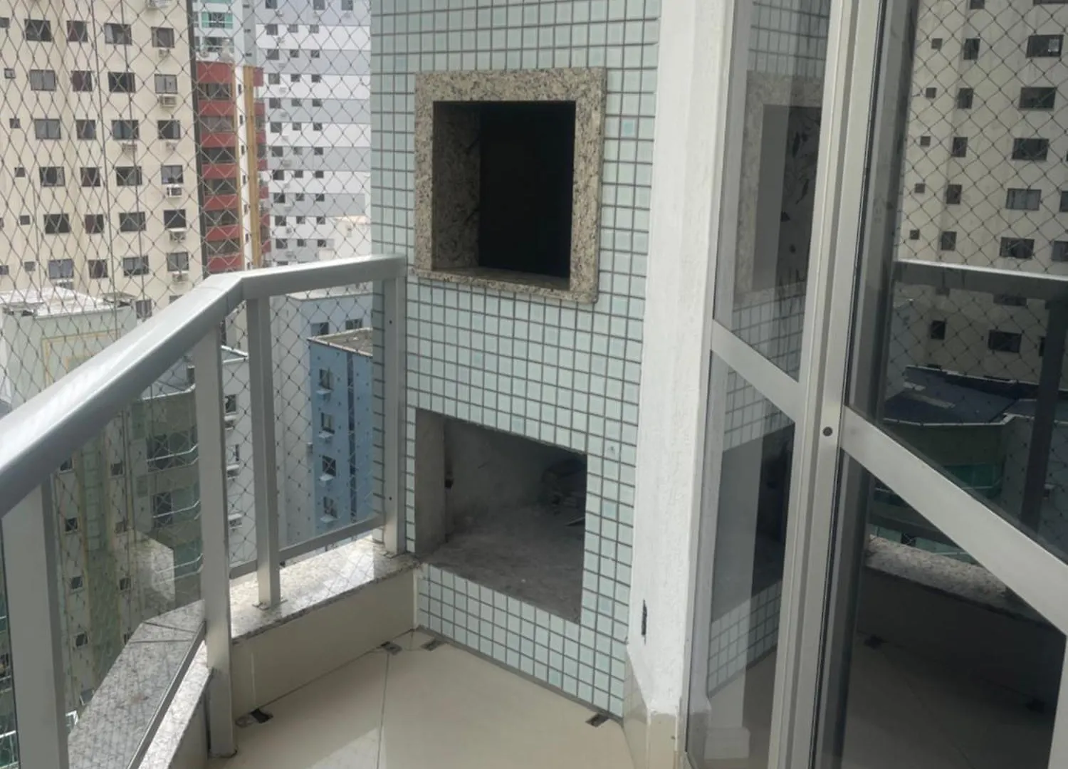 Apartamento Ap De Fundos Em Condominio Beira Mar Com Garagem, Wifi E Tv A Cabo Balneário Camboriú